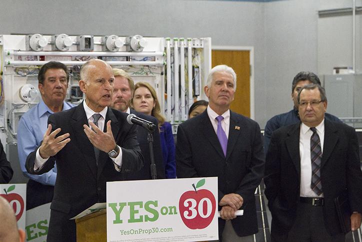 Gov.+Brown+talks+Prop+30+in+Fresno