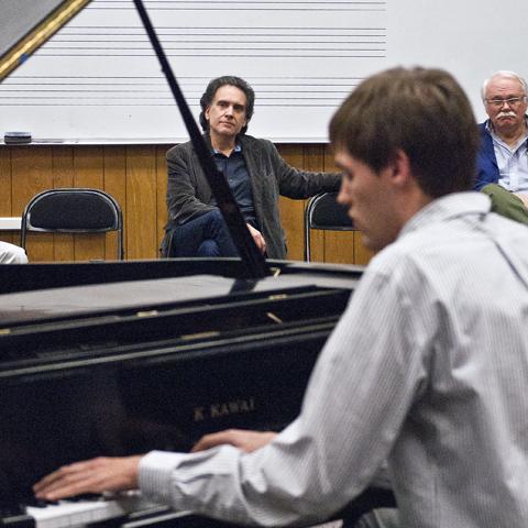 Buffett Listens in for Music Students
