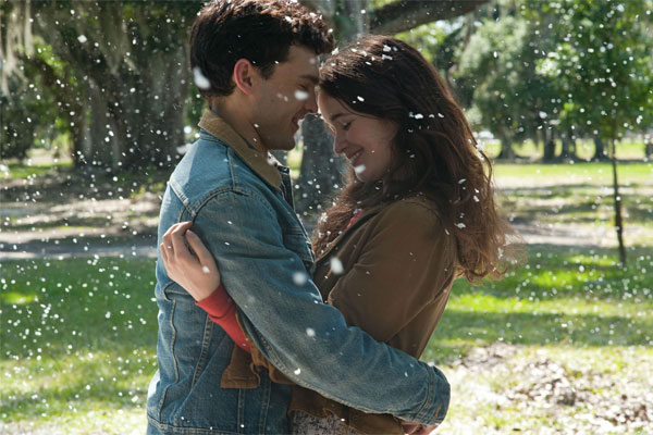 Beautiful Creatures- Twilight minus the glitter