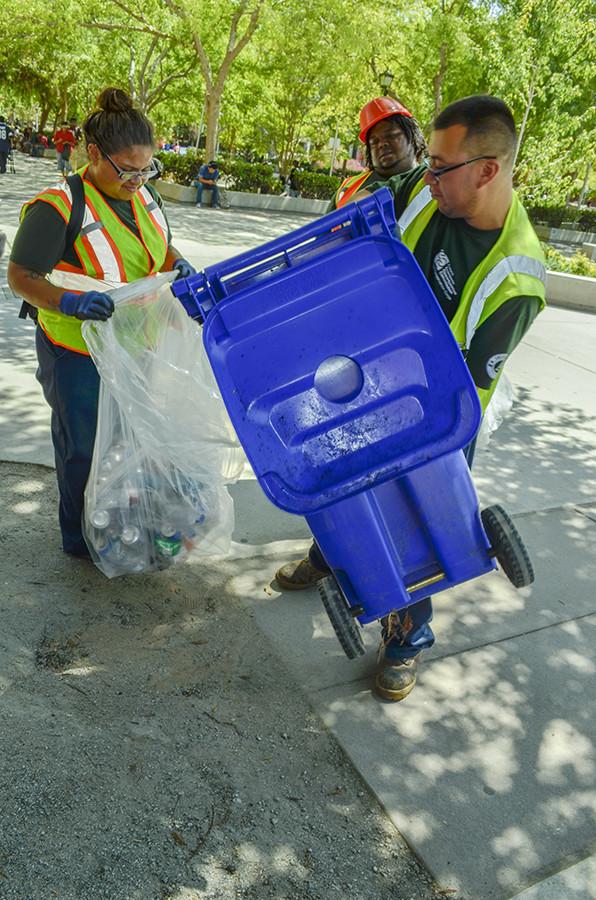 Fresno+EOC+Local+Conservation+Corp+collects+recyclables+at+FCC.+