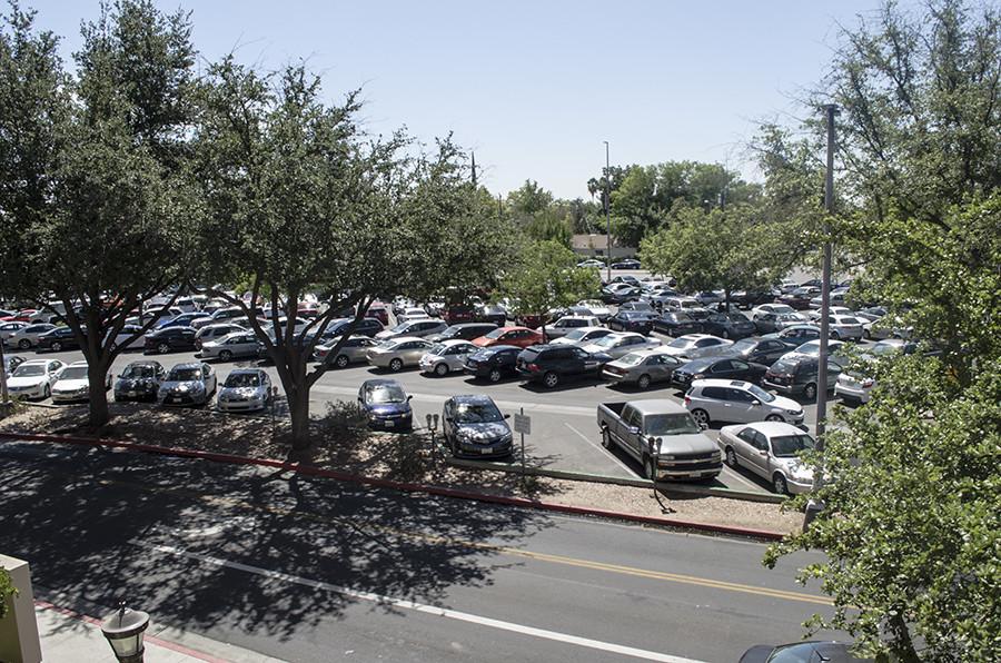 Fresno+City+College+Parking+Lot+D+fills+up+early+on+Aug.+25.