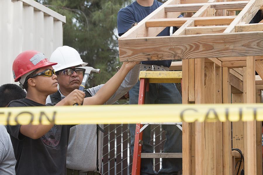 The+Fresno+City+College+construction+program+is+hard+at+work+on+a+small+house+project.+Oct.14%2C+2015.