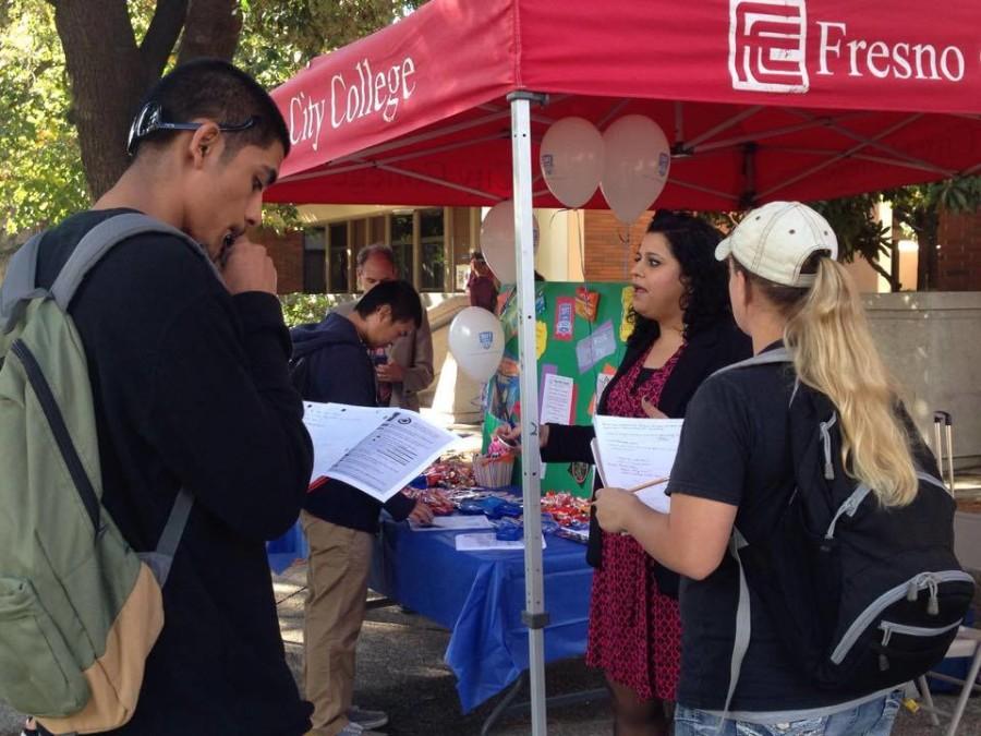 Abnormal and biological psychology instructor and adjunct faculty, Bernadette Moordigian speaks to Fresno City College students about the lack of benefits that are offered to FCC adjunct faculty. 