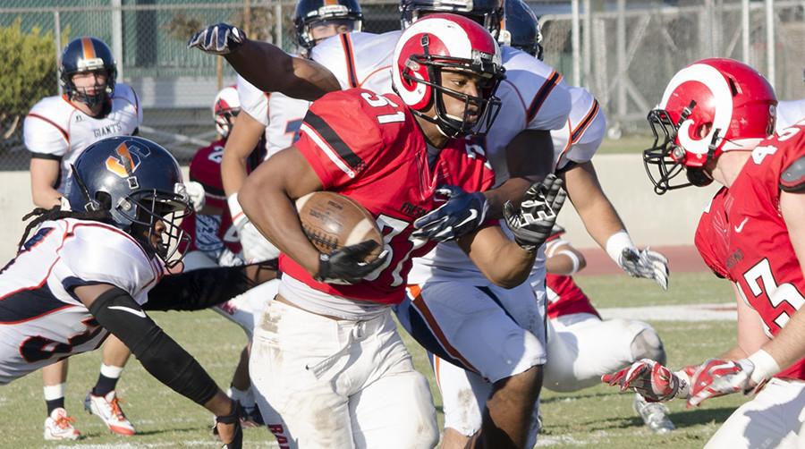 Fresno City College running back, Biquez Alvies weaves his way through defenders, at Ratcliffe Stadium, Nov. 14, 2015. 