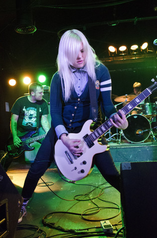 Poli Van Dam of the Bombpops rocks hard and entices the audience. Nov. 10, 2015.