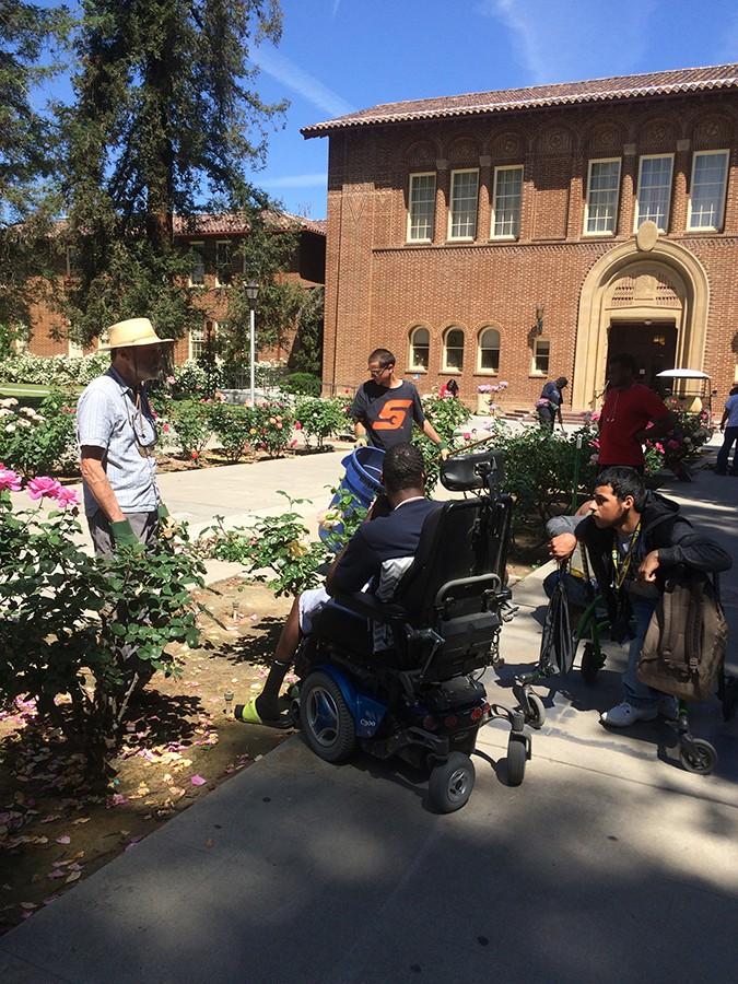 Students+from+the+disability+program+at+Fresno+City+College+learn+about+gardening.+