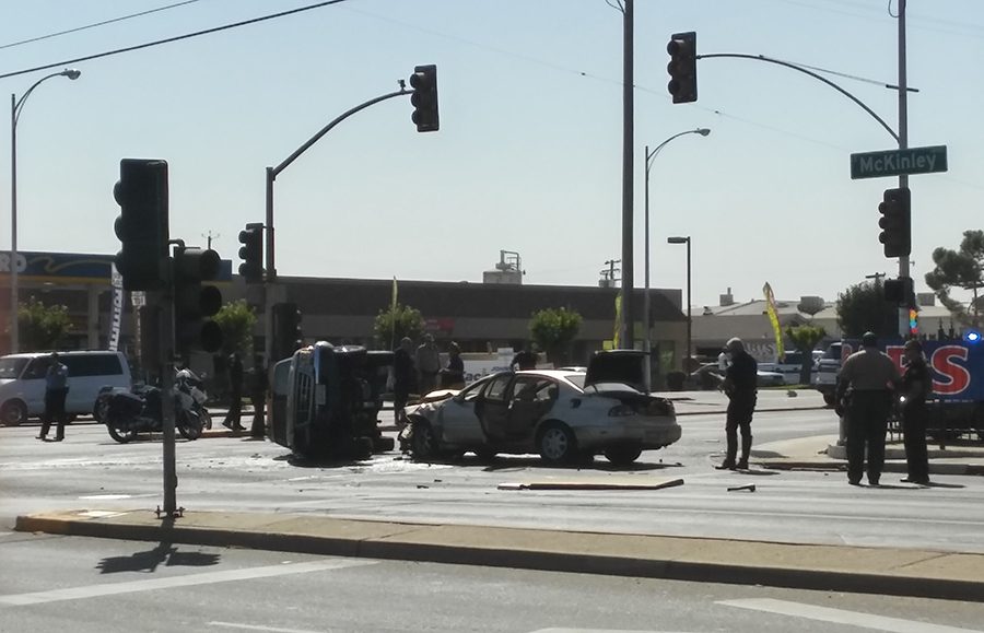 Police+examine+a+crash+that+left+two+vehicles+damaged%2C+one+overturned%2C+at+the+McKinley+and+Blackstone+avenues+near+Fresno+City+College.