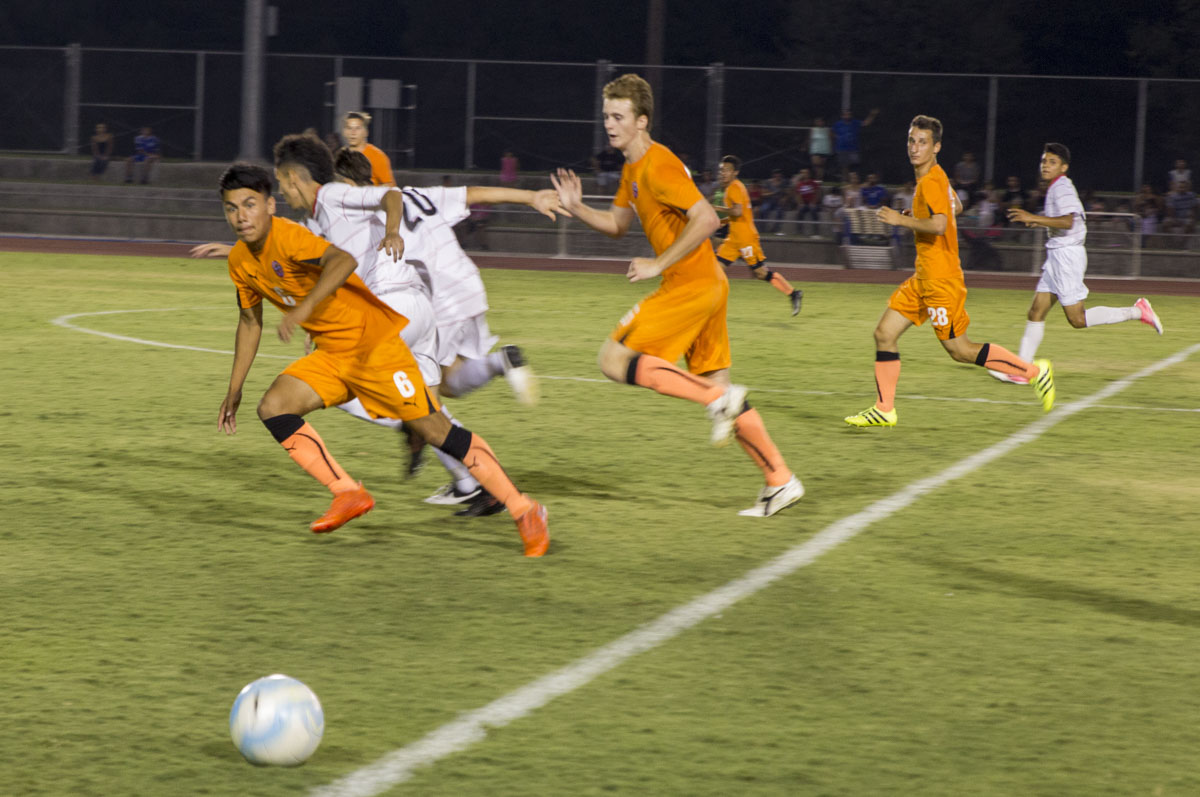 FCC+defeated+in-town+rival+Fresno+Pacific+University+2-1+in+a+friendly+scrimmage+Aug.+19+at+the+Fresno+Pacific+campus.