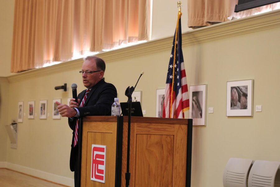 FBI Special Agent Steve Dupre speaks to FCC students in the OAB on Tuesday, Oct. 3, 2017.