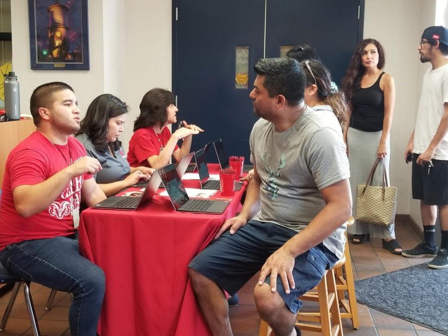 Counselors assist students at Sunnyside High school during the FCC Everywhere registration event held on Aug. 20.