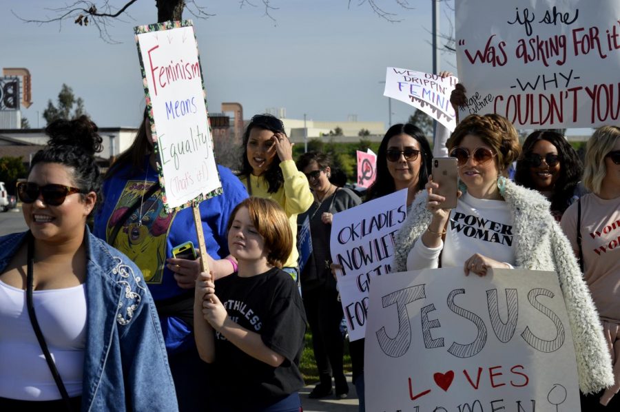 Thousands gather to march for womens rights and the LGBT community behind the River Park shopping center on Jan. 19, 2019. Photo by Angel de Jesus