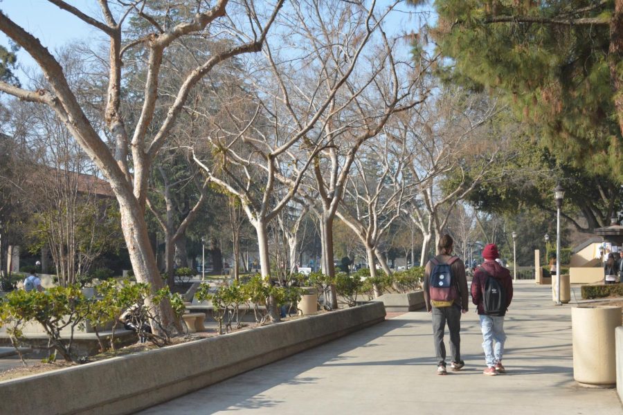 Students walking along the campus for spring 2022.