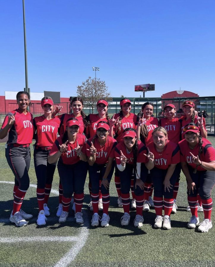 Fresno+City+Colleges+Womens+Softball+team+posing+after+their+10-2+victory+against+Porterville+in+the+CVC+and+their+last+home+game+this+season+on+April+13.%0APhoto+by+Jared+Westendarp.