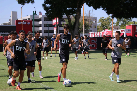 Fresno City College soccer team runs on the FCC soccer field on Aug. 27.